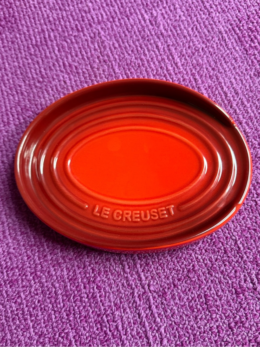 EUC Le Creuset Stoneware Oval Spoon Rest, Cerise Red